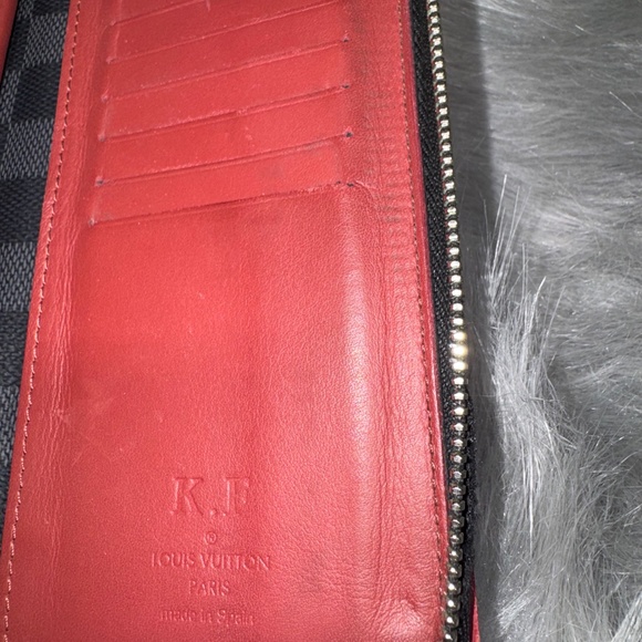 Louis Vuitton Damier Graphite Wallet with Classic Checkerboard Design - Picture 8 of 11